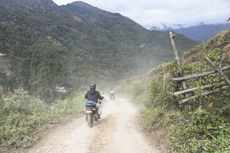 Occasionally, however, you may encounter a section that is less well maintained. A patch of gravel. A rougher mountain stretch. A section undergoing improvement. In those moments, the Himalayan 450’s long-travel suspension and dual-purpose tyres come into their own — absorbing uneven surfaces and maintaining reassuring grip without drama.