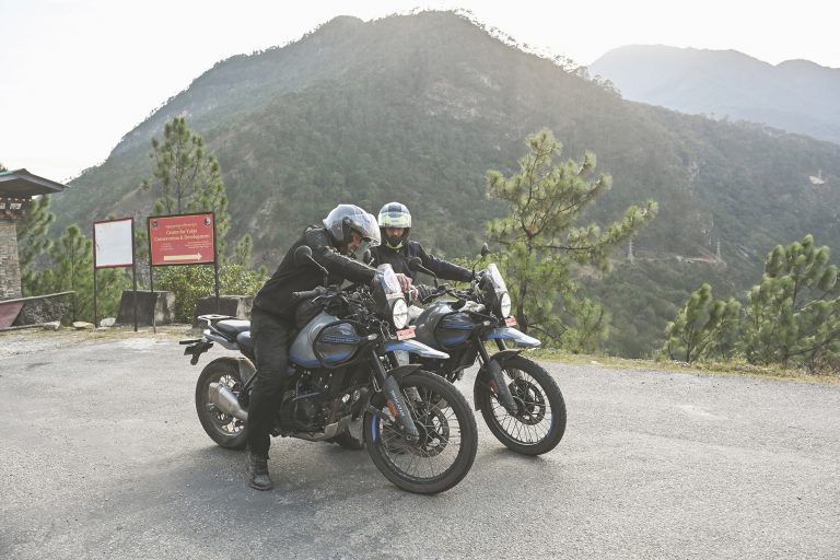 While the Himalayan 450 may appear tall at first glance, it feels surprisingly light and manageable once underway. The balance of the chassis and the smooth power delivery make it far less intimidating than the seat height suggests.